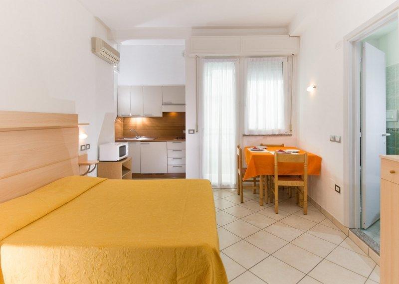 Hotel Ferrara Cattolica Esterno foto
