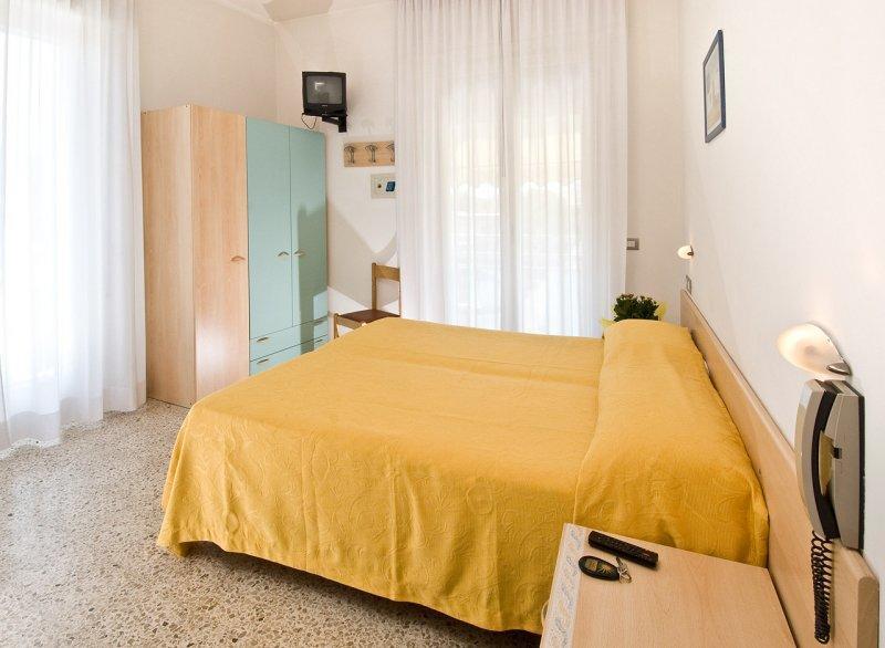 Hotel Ferrara Cattolica Esterno foto